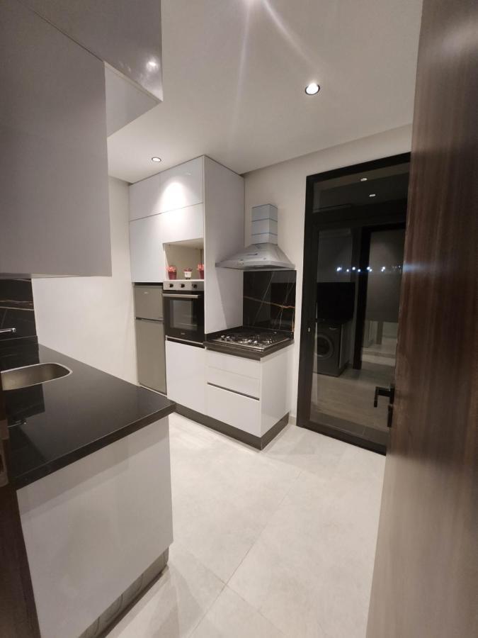 Modern Luxury Retreat: 2-Bedroom Apartment In The Heart Of Marrakech Marakeş Dış mekan fotoğraf
