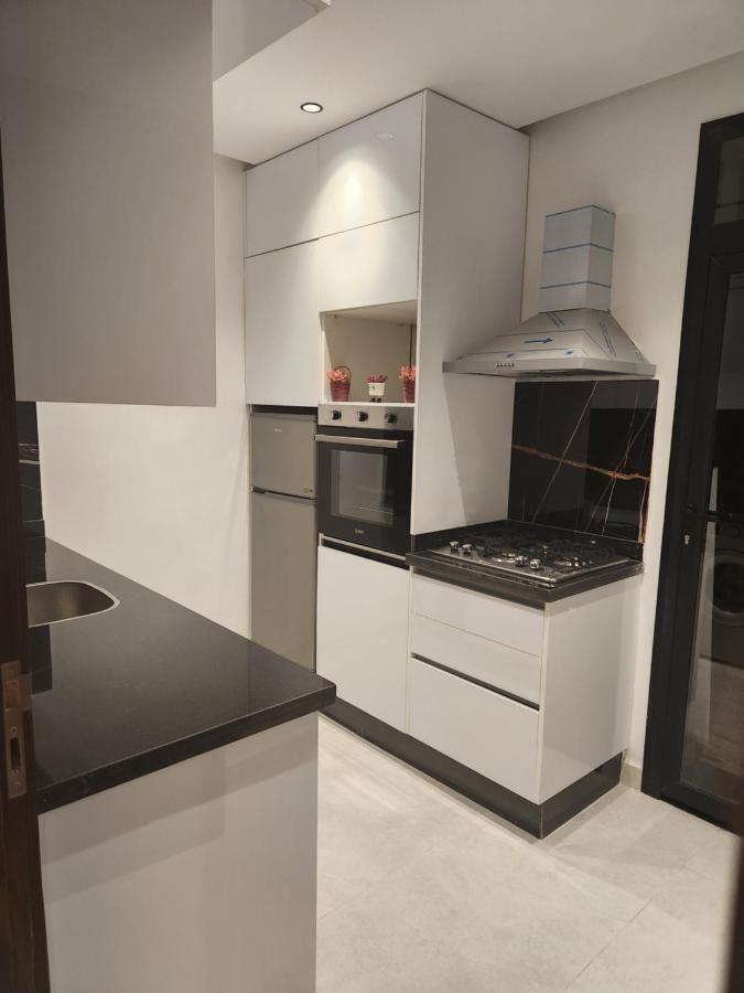 Modern Luxury Retreat: 2-Bedroom Apartment In The Heart Of Marrakech Marakeş Dış mekan fotoğraf